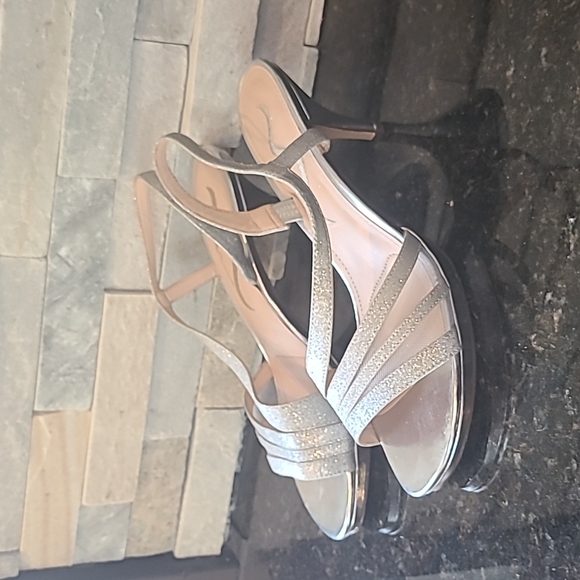 Nina, Size 8, Glitter sandal with kitten heel - Picture 2 of 6